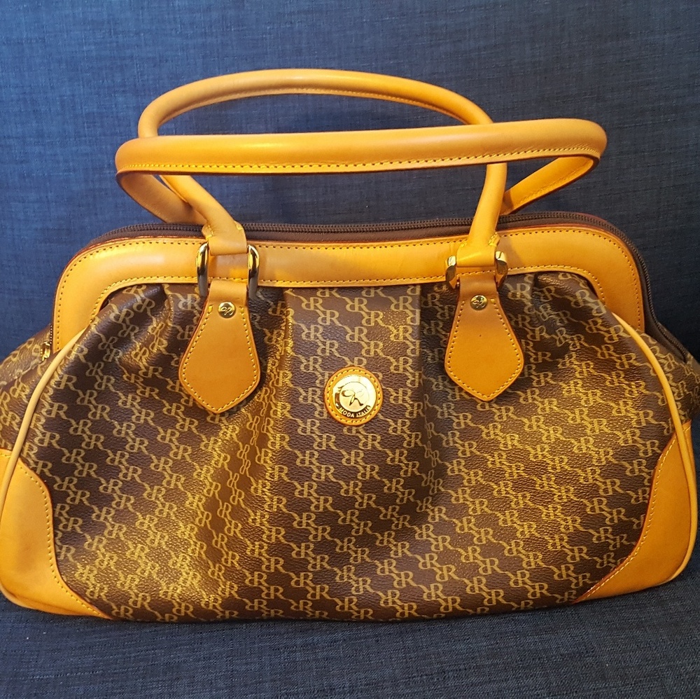 Beautiful leather Rioni purse NWOT